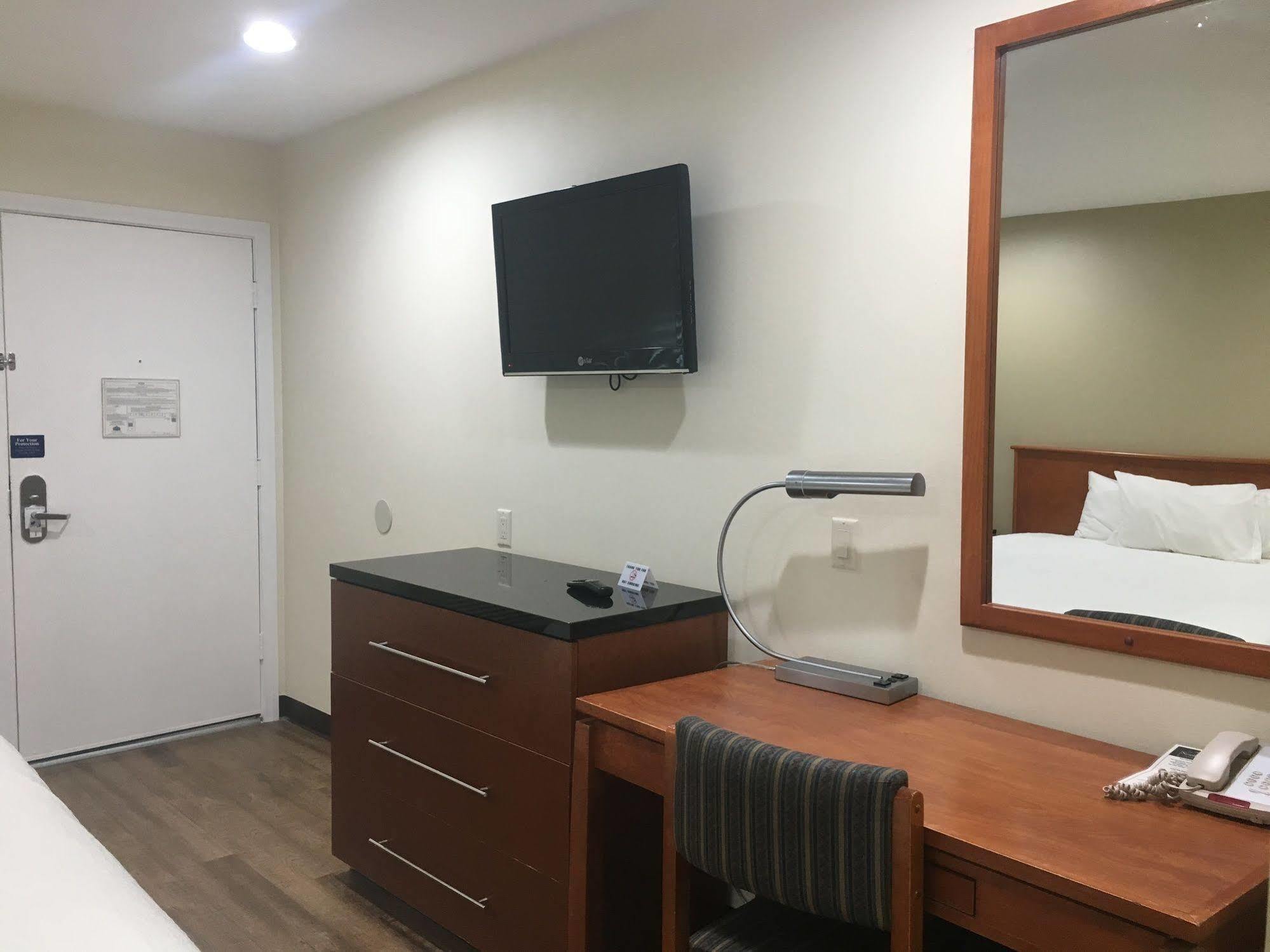 Motel Simply & -
